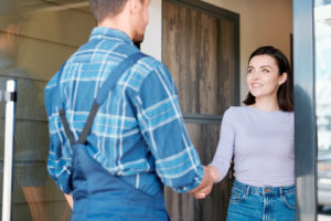 a professional plumber shaking the hand of a San Antonio customer